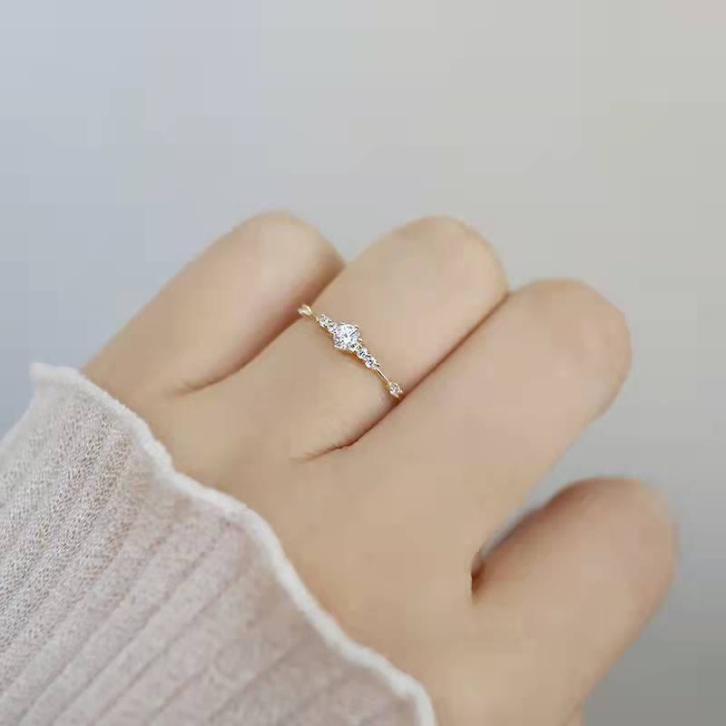 Anello di fidanzamento minimalista in oro con pietra preziosa Olivenorma 