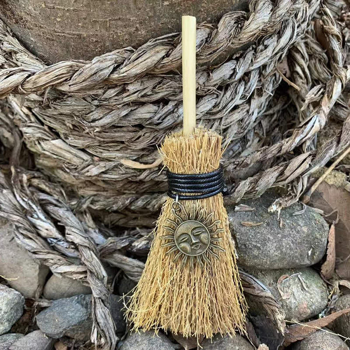 Olivenorma Mini scopa fatta a mano in cristallo ornamentale