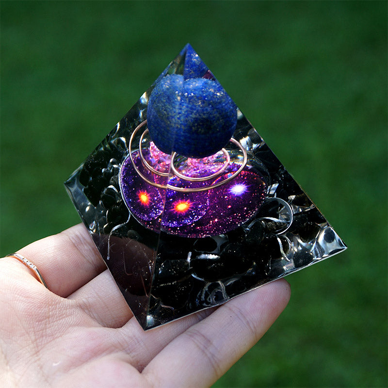 Sfera di lapislazzuli Olivenorma con piramide di orgone di ossidiana