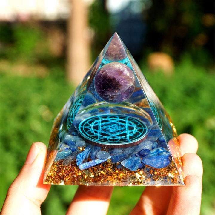 Piramide di Orgone Naturale con Ametista e Cianite 