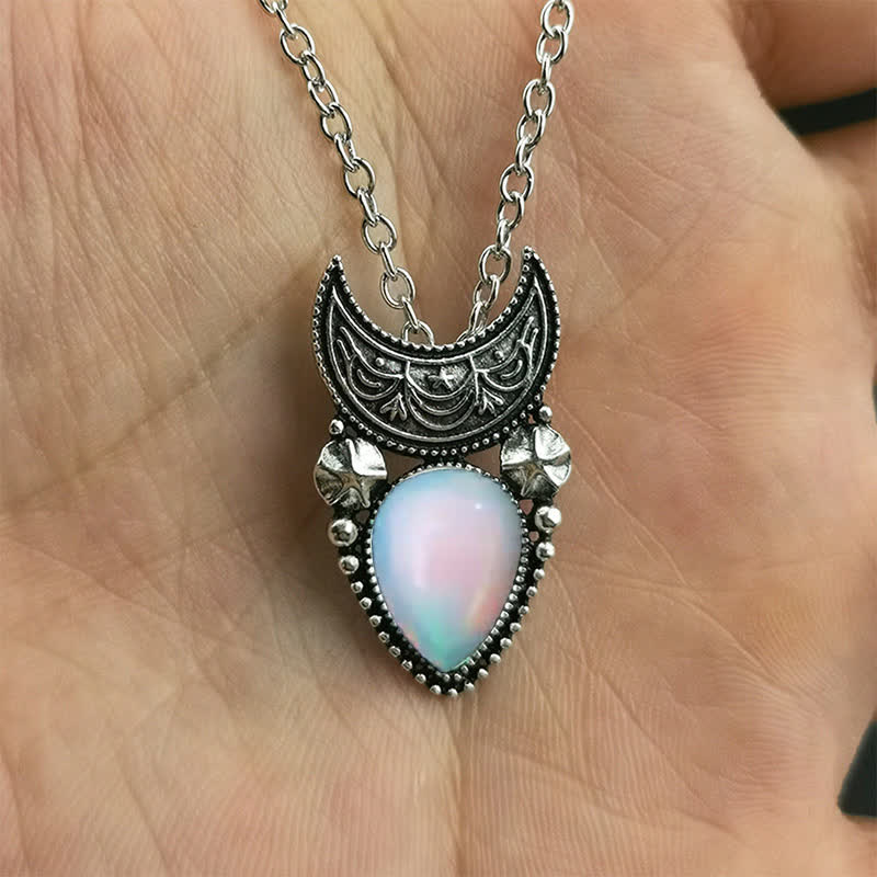 Collana vintage Olivenorma con goccia d'acqua e luna in pietra di luna