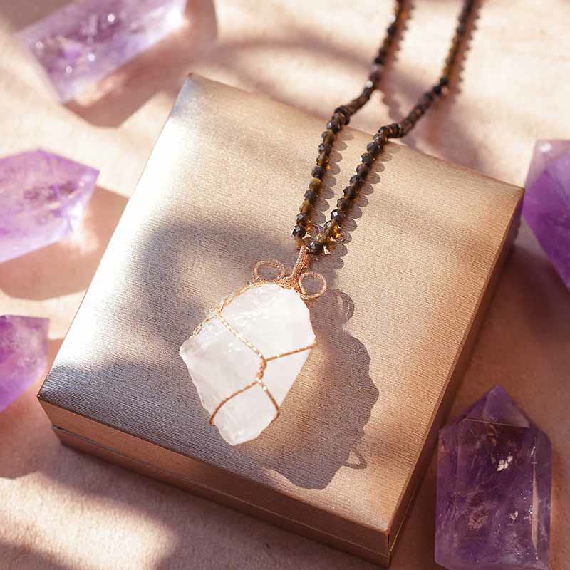 Collana con ciondolo fatto a mano in cristallo grezzo naturale Olivenorma 
