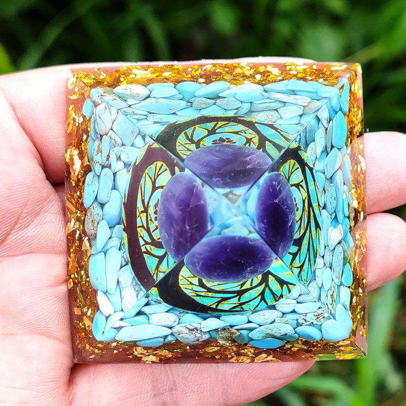 Piramide di Orgone Olivenorma Turchese con Sfera di Ametista 