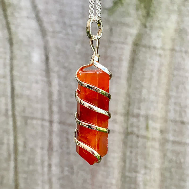 Collana di cristallo con testa di proiettile esagonale a forma di corniola Olivenorma