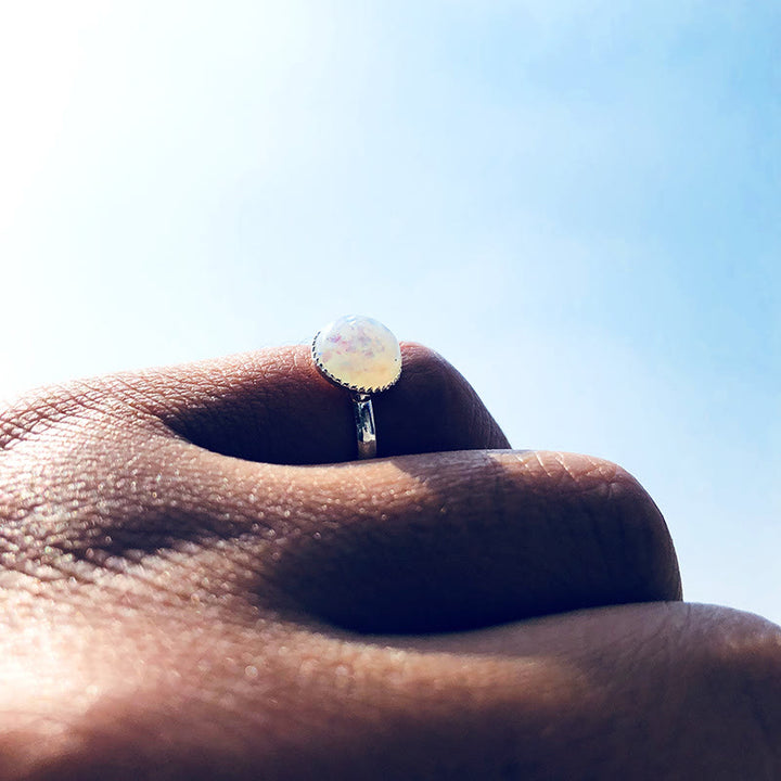 Anello regolabile semplice a semicerchio con pietra di luna e opale Olivenorma 