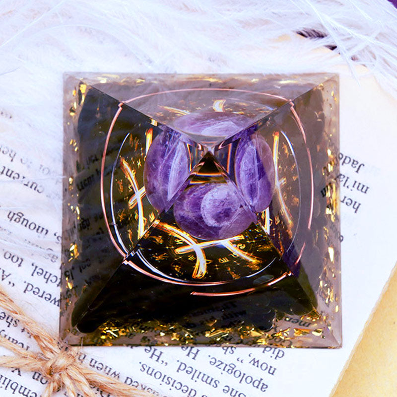 Sfera di ametista Olivenorma con piramide di orgone in ossidiana Zodiaco Pesci 