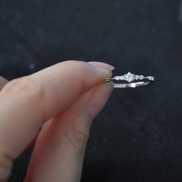 Anello di fidanzamento minimalista in oro con pietra preziosa Olivenorma 