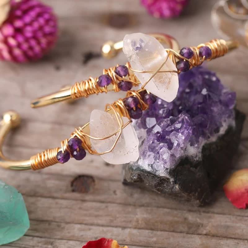 Bracciale Olivenorma in filo dorato con cristalli trasparenti e pietre preziose