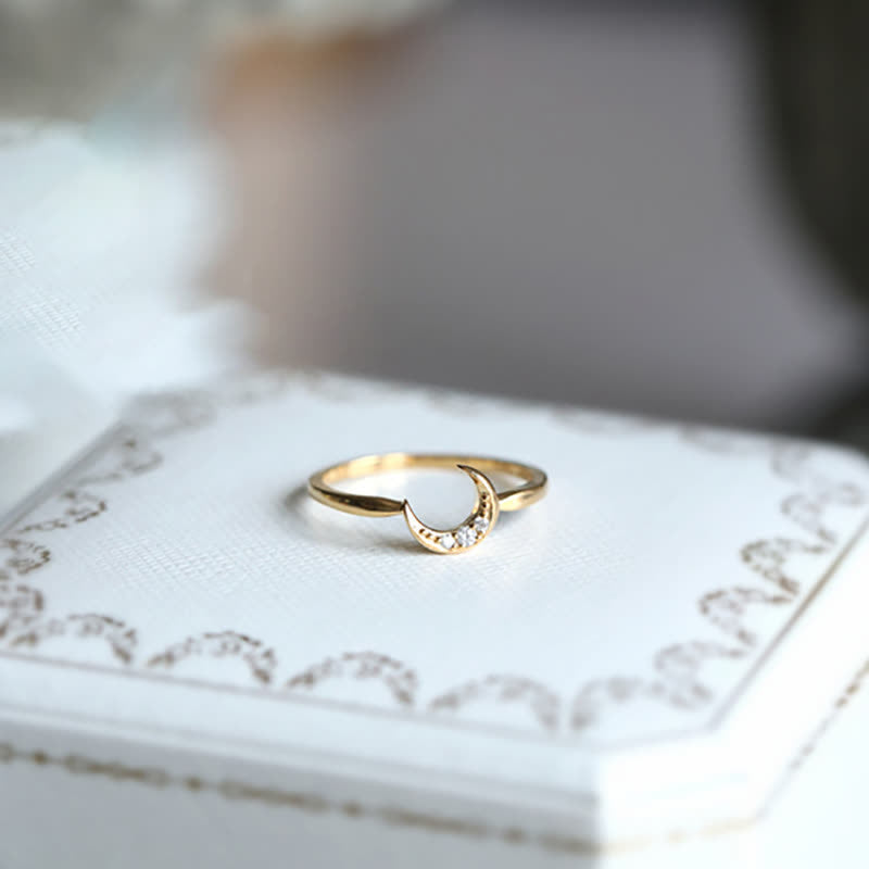 Anello con zirconi luna e stella