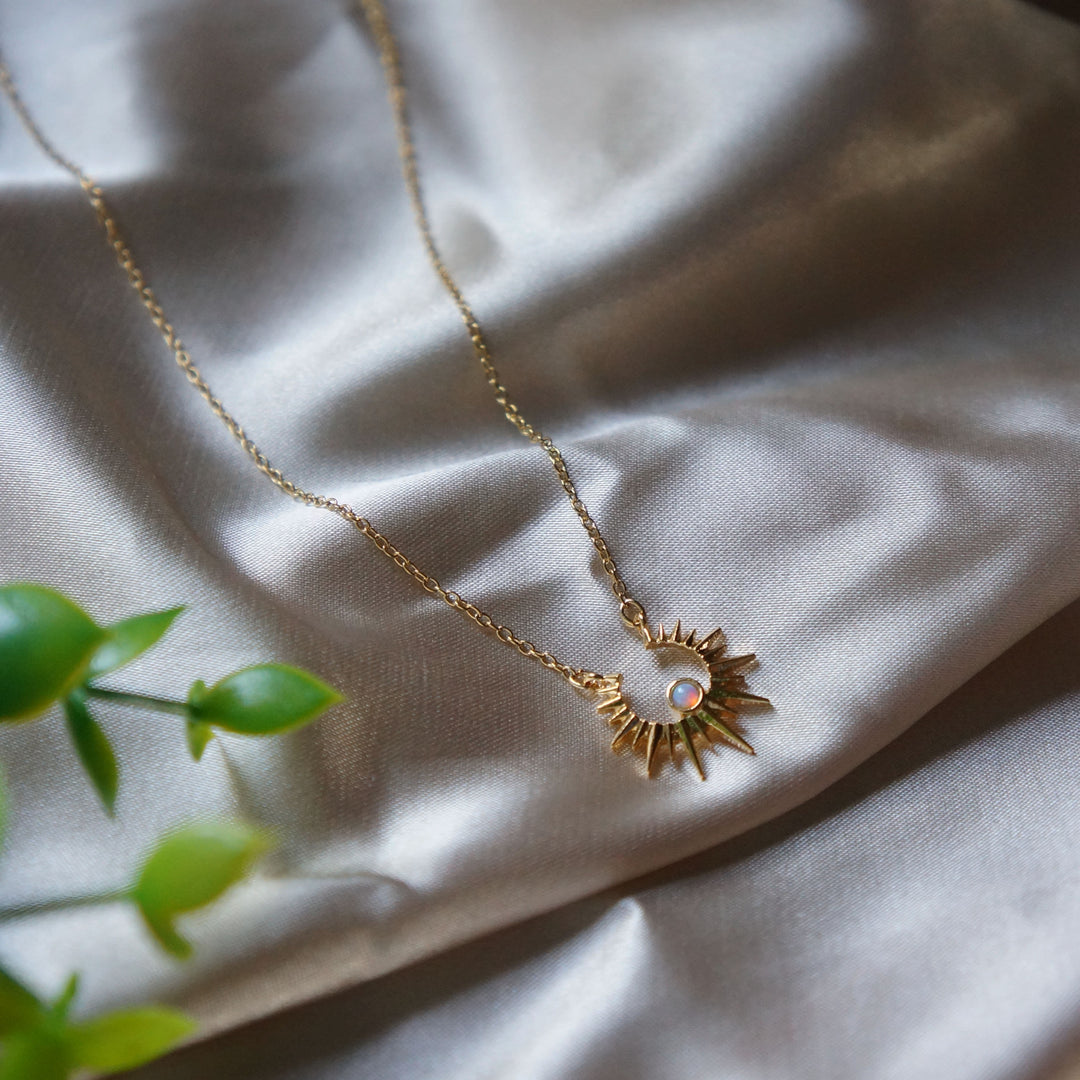 Collana con clavicola a raggi di sole in opalite naturale Olivenorma