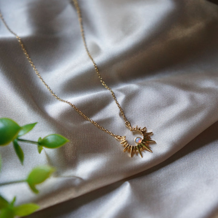 Collana con clavicola a raggi di sole in opalite naturale Olivenorma
