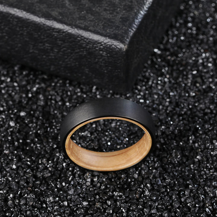Olivenorma 6mm Whiskey Barrel Anello in legno di tungsteno nero
