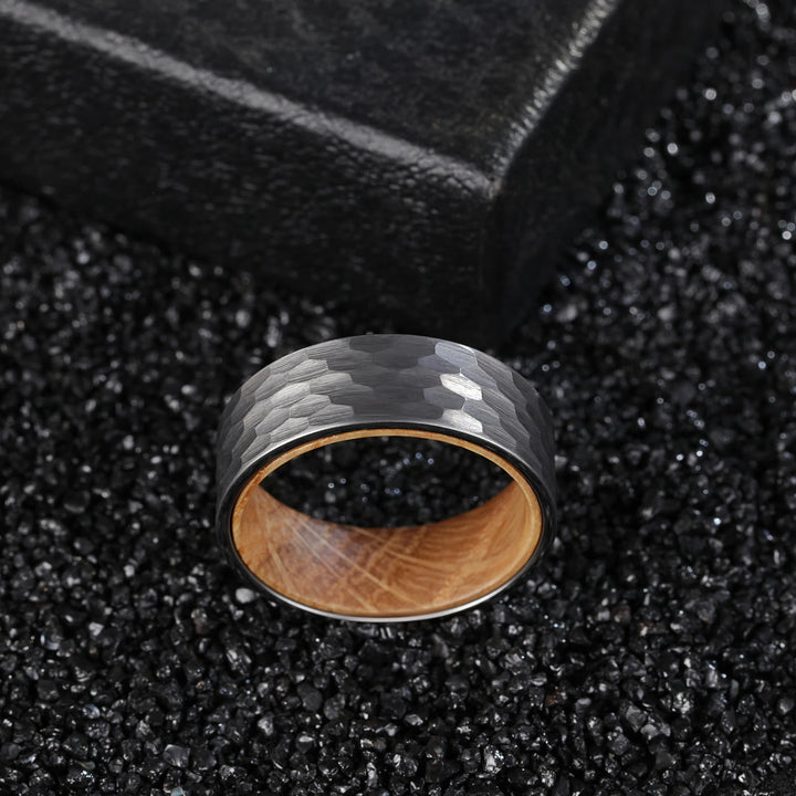 Olivenorma 8mm Anello da uomo in legno con botte di whisky in carburo di tungsteno