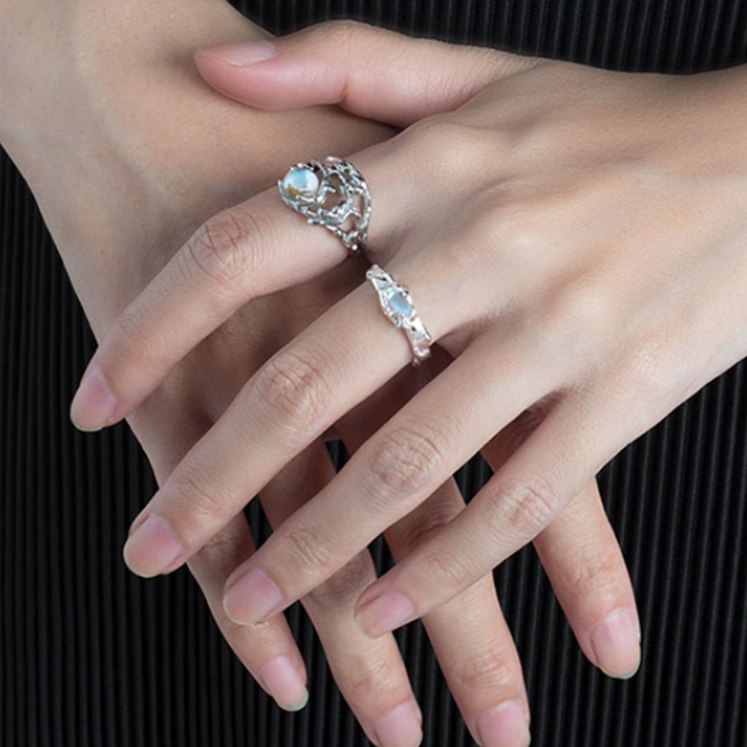 Anello in pietra di luna con motivo a rami irregolari Olivenorma