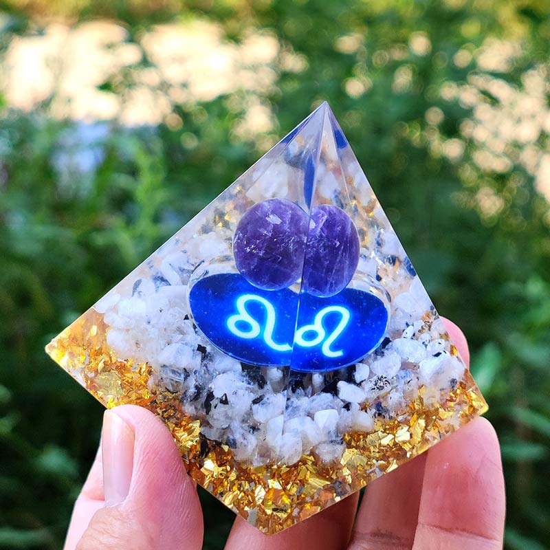 Ametista Olivenorma con Piramide Orgonica dello Zodiaco Leone in Quarzo Ialino