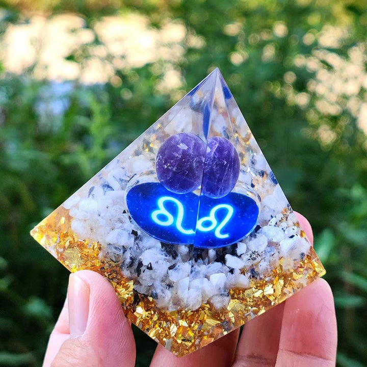 Ametista Olivenorma con Piramide Orgonica dello Zodiaco Leone in Quarzo Ialino