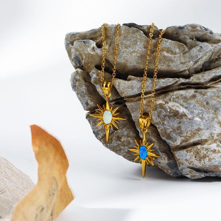 Collana in oro 18K con stella chiara in opale naturale Olivenorma