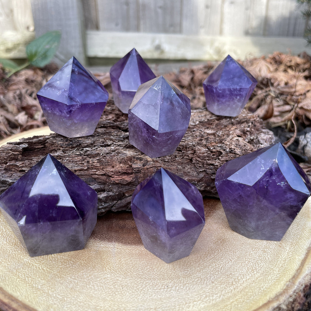 Decorazione in pietra preziosa con obelisco grande e massiccio, a forma di torre di ametista Olivenorma 