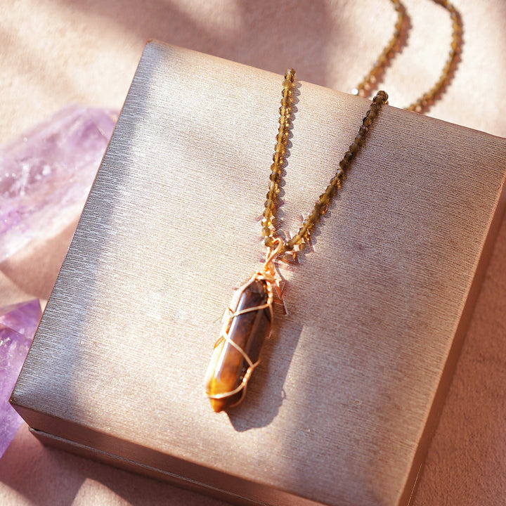 Collana con pendolo a colonna in cristallo di pietra grezza naturale Olivenorma 