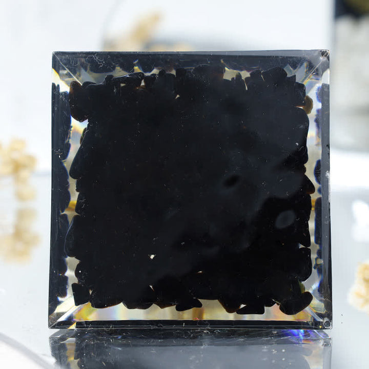 Olivenorma Giada Bianca con Piramide Orgonica a Foglia di Tormalina Nera 