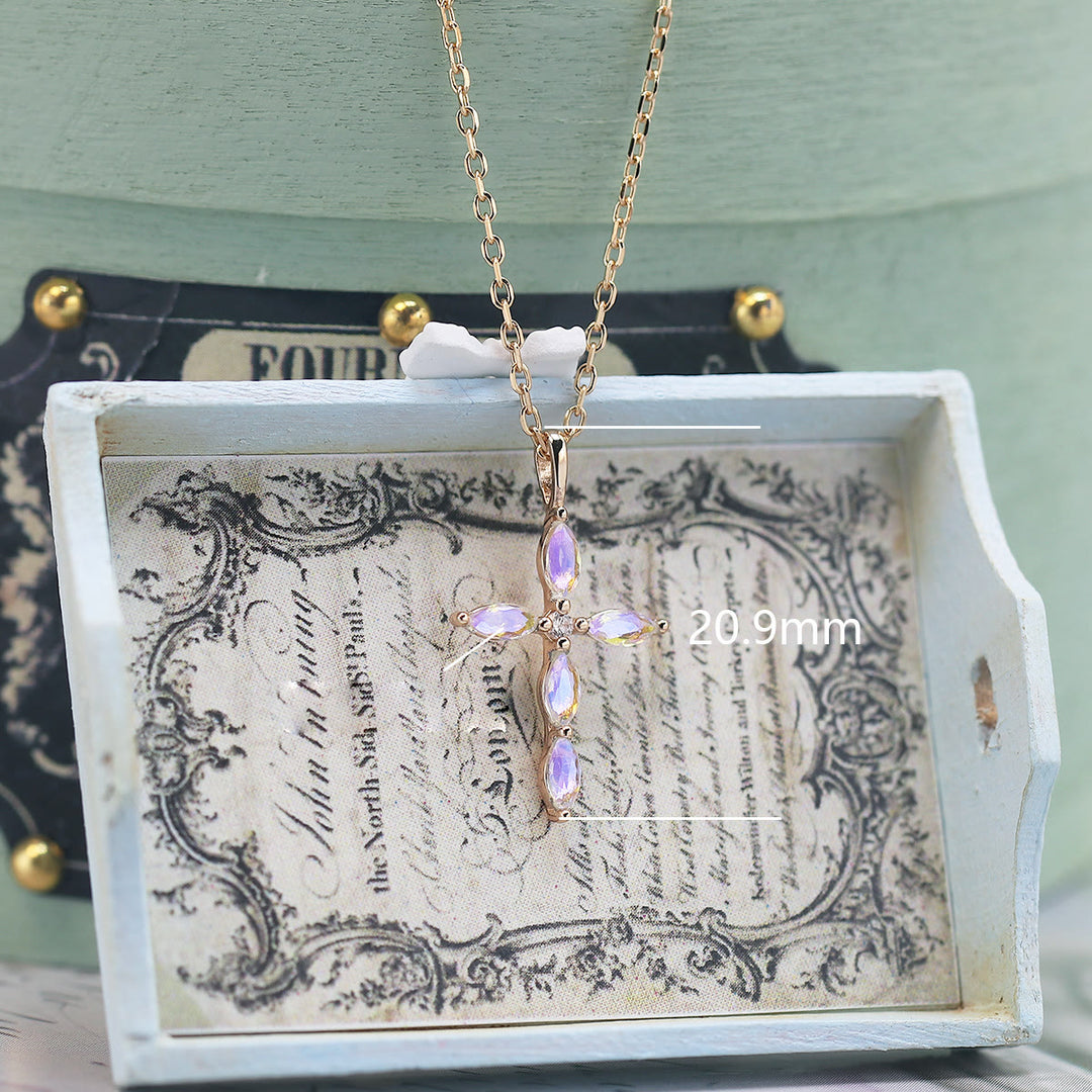 Collana con ciondolo a croce in pietra di luna e opale artificiale Olivenorma