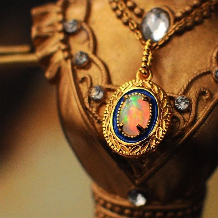 Collana con ciondolo intarsiato in opale naturale Olivenorma 