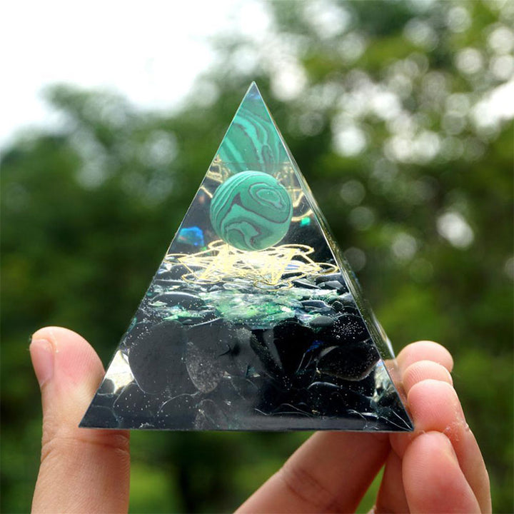 Sfera di malachite Olivenorma e piramide di orgone curativa in ossidiana