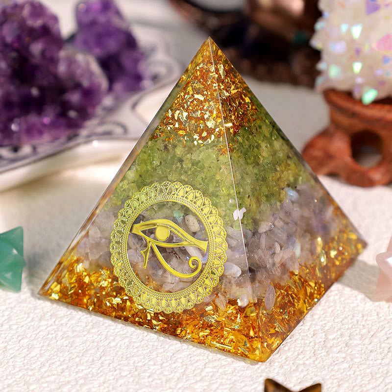 Olivenorma Prehnite Pietra di Luna Occhio di Horus Piramide di Orgone