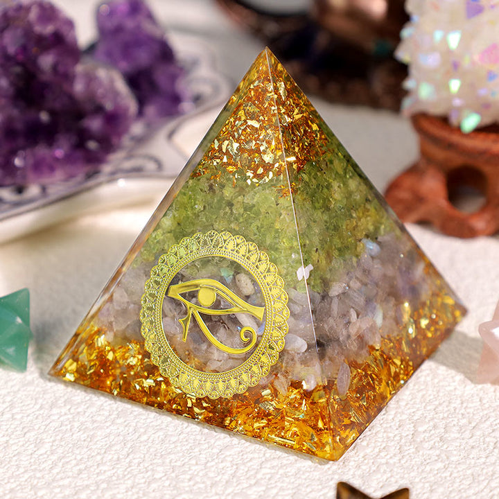 Olivenorma Prehnite Pietra di Luna Occhio di Horus Piramide di Orgone