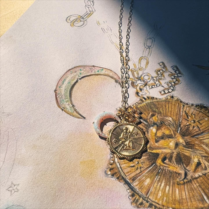 Collana con rune dello zodiaco e opale lunare Olivenorma