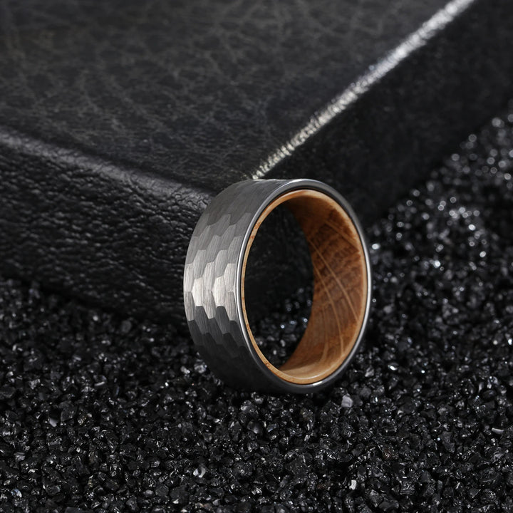 Olivenorma 8mm Anello da uomo in legno con botte di whisky in carburo di tungsteno