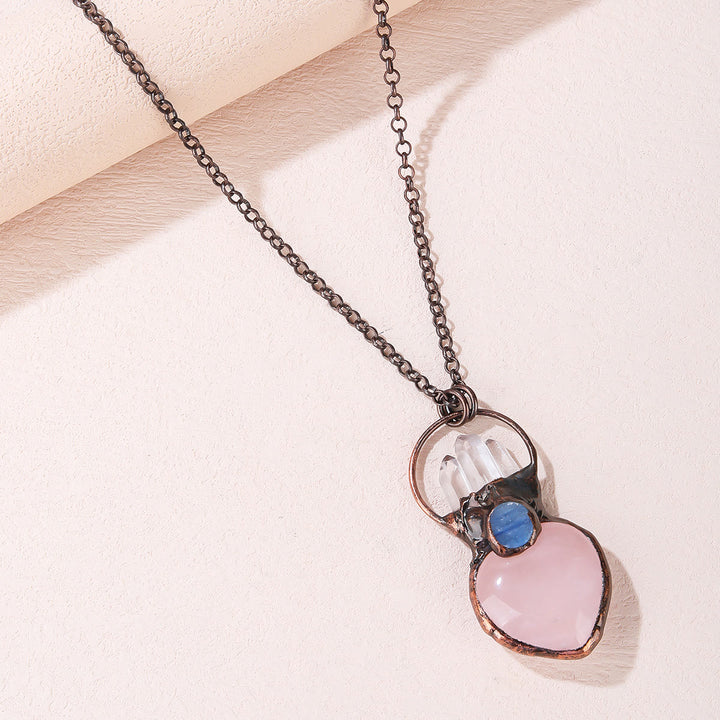 Collana con catena irregolare in quarzo rosa a forma di cuore naturale Olivenorma 