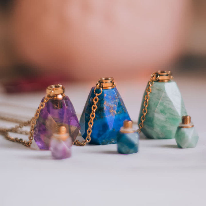 Collana con bottiglia di profumo di cristallo
