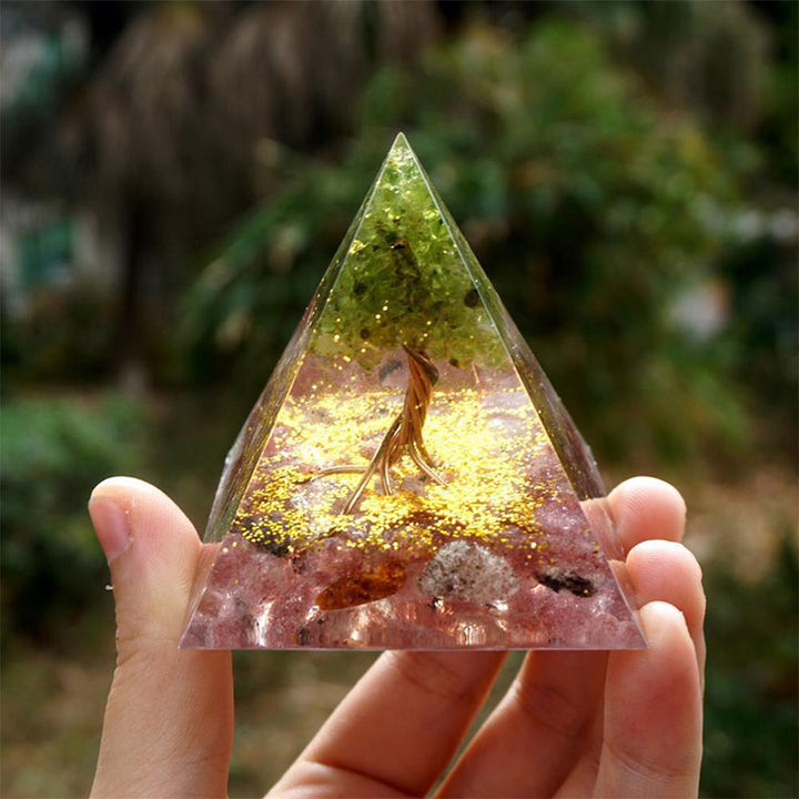 Piramide di orgone di peridoto e quarzo fragola dell'albero della vita Olivenorma
