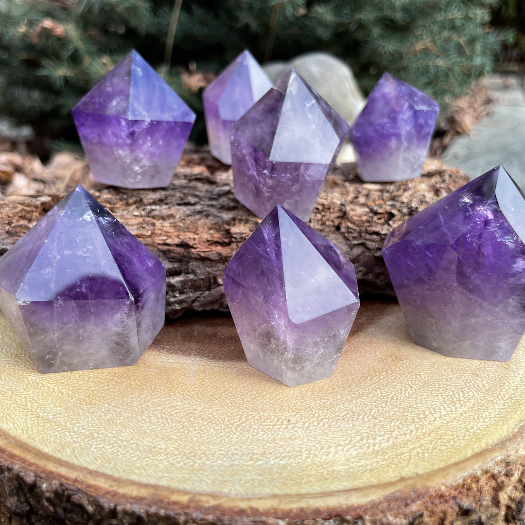 Decorazione in pietra preziosa con obelisco grande e massiccio, a forma di torre di ametista Olivenorma 