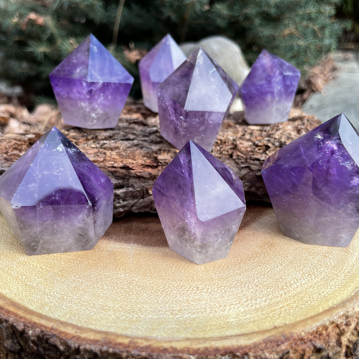 Decorazione in pietra preziosa con obelisco grande e massiccio, a forma di torre di ametista Olivenorma 