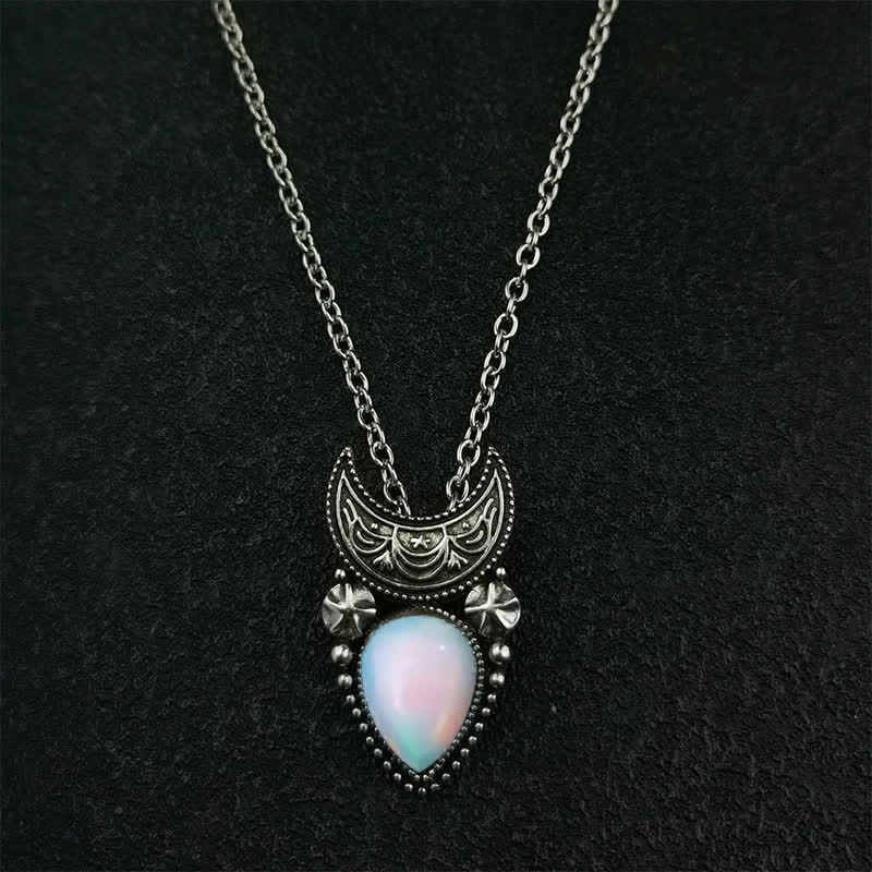 Collana vintage Olivenorma con goccia d'acqua e luna in pietra di luna