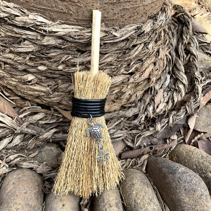 Olivenorma Mini scopa fatta a mano in cristallo ornamentale