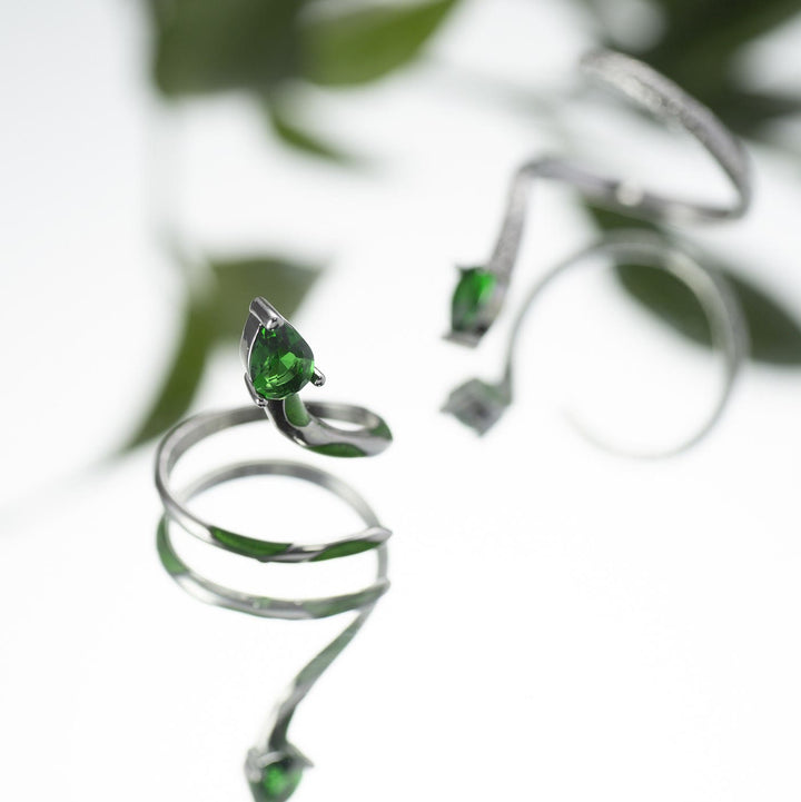 Anello per polsino con nocche con serpente color smeraldo Olivenorma