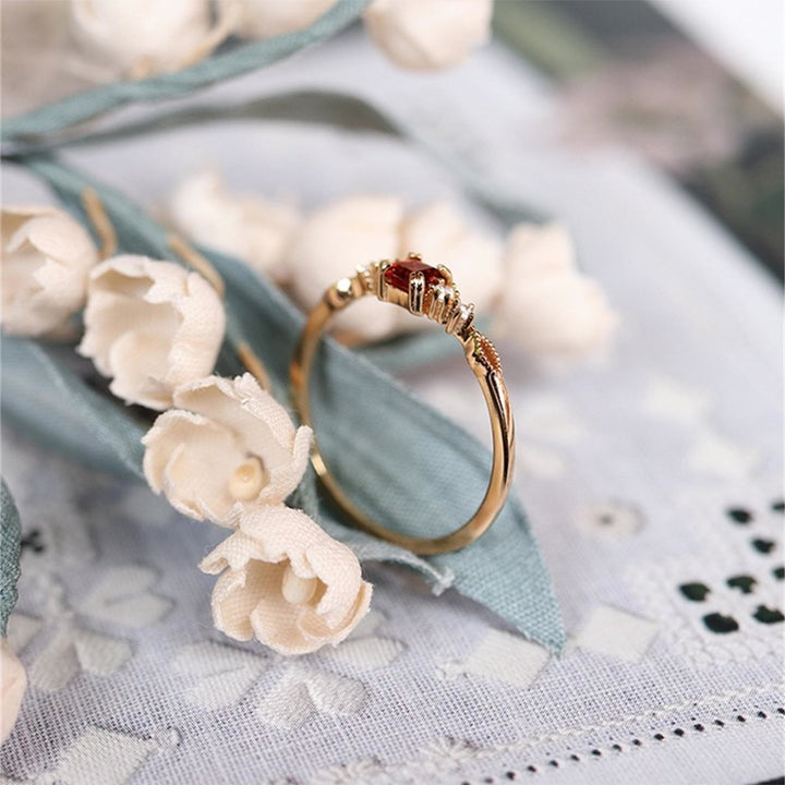 Anello minimalista Olivenorma Dainty Square Garnet Gold 